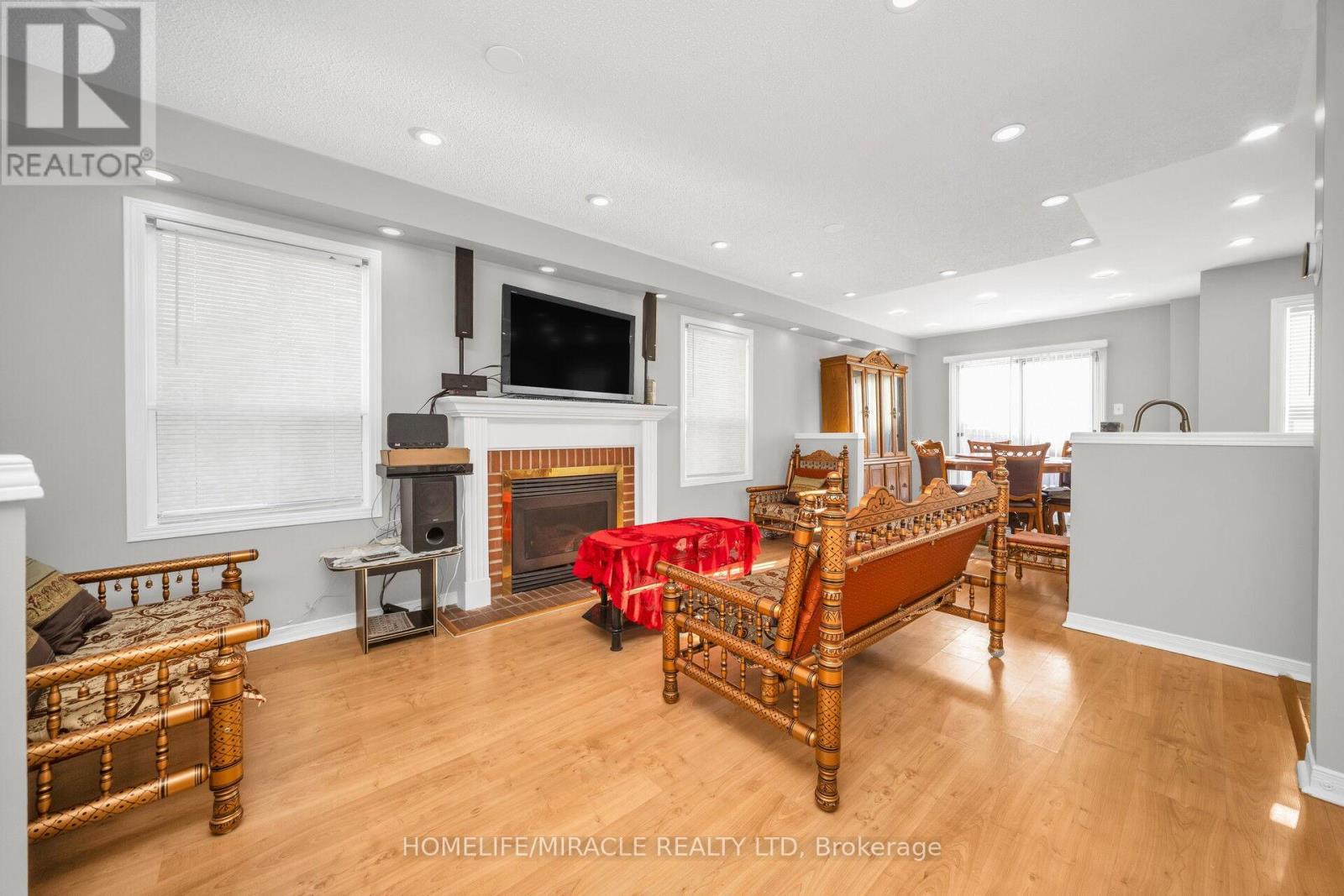 133 Pressed Brick Drive, Brampton, Ontario  L6V 4K5 - Photo 10 - W12809570