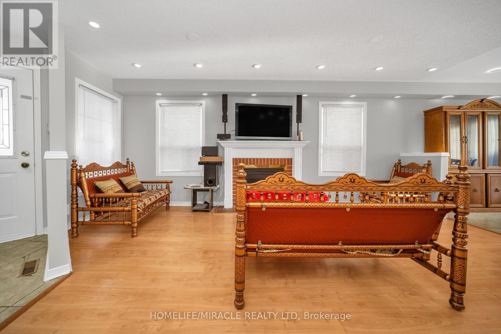 133 Pressed Brick Drive, Brampton, Ontario  L6V 4K5 - Photo 11 - W12809570