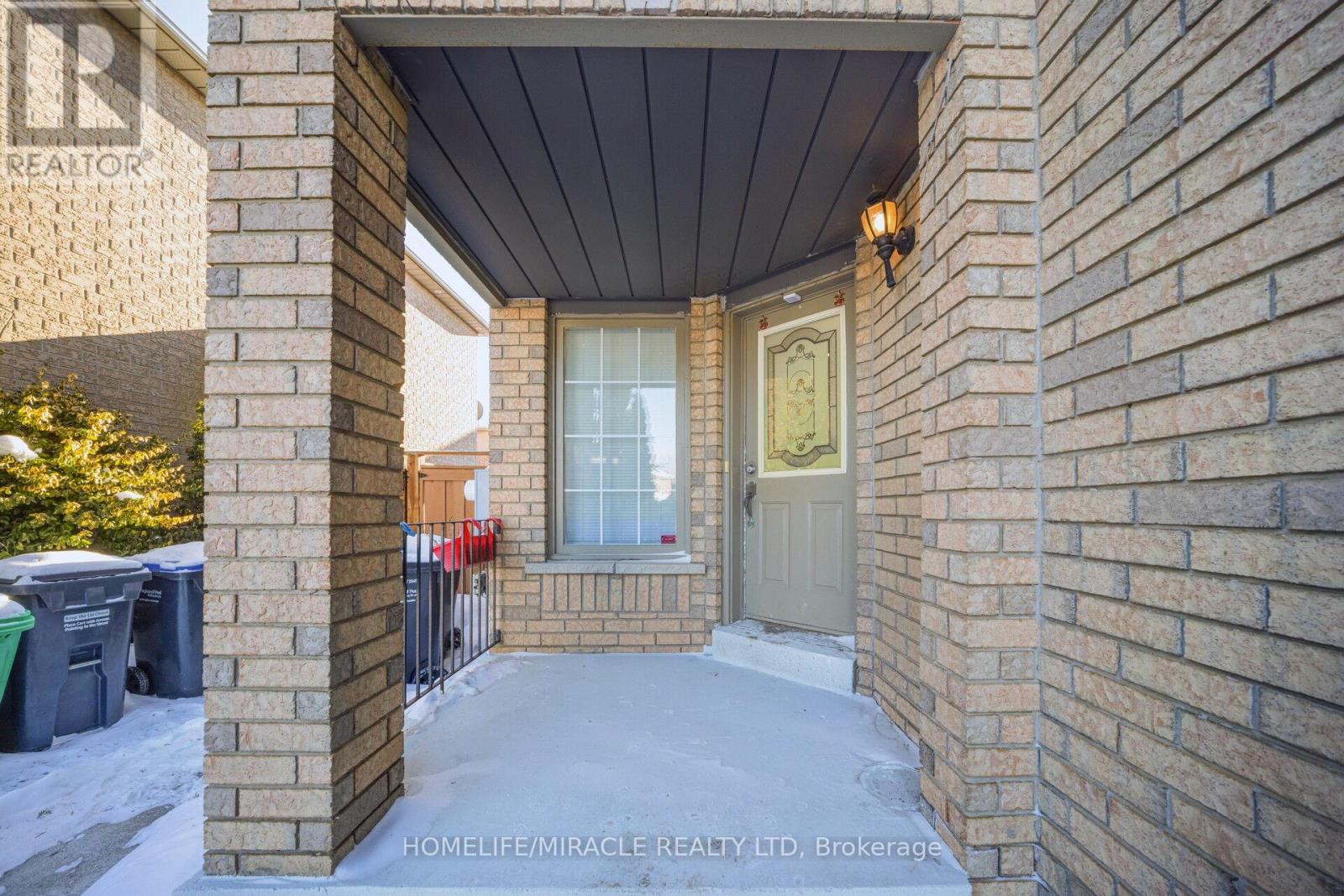 133 Pressed Brick Drive, Brampton, Ontario  L6V 4K5 - Photo 6 - W12809570