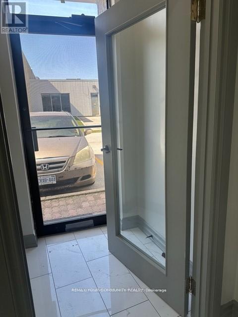 7 - 1080 Tristar Drive, Mississauga, Ontario  L5T 1P1 - Photo 3 - W12809580