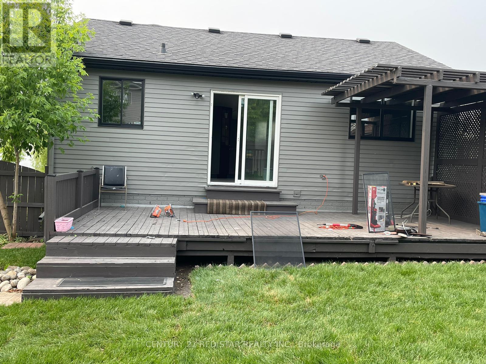 134 Bankside Drive, Kitchener, Ontario  N2N 3E2 - Photo 2 - X12809524