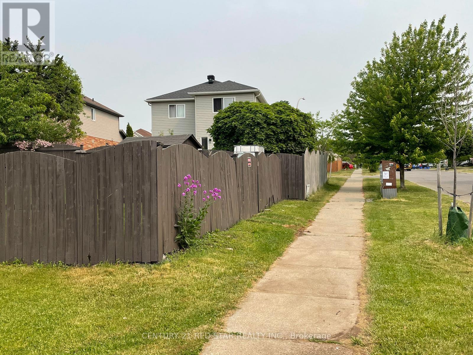 134 Bankside Drive, Kitchener, Ontario  N2N 3E2 - Photo 3 - X12809524