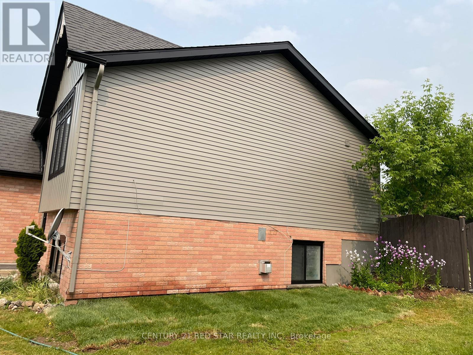 134 Bankside Drive, Kitchener, Ontario  N2N 3E2 - Photo 5 - X12809524