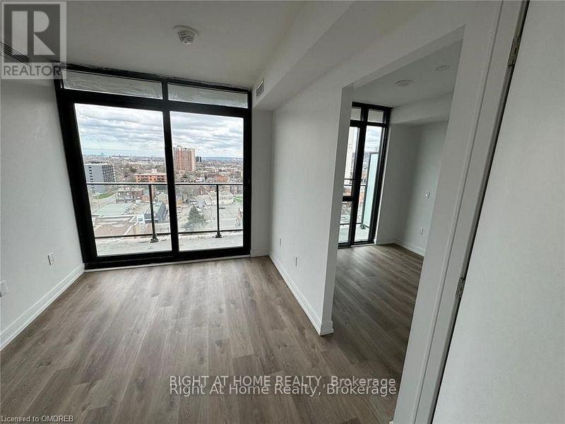 1320 - 1 Jarvis Street, Hamilton, Ontario L8R 3J2 - Photo 4 - X12809538