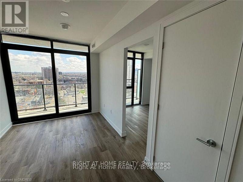 1320 - 1 Jarvis Street, Hamilton, Ontario L8R 3J2 - Photo 5 - X12809538