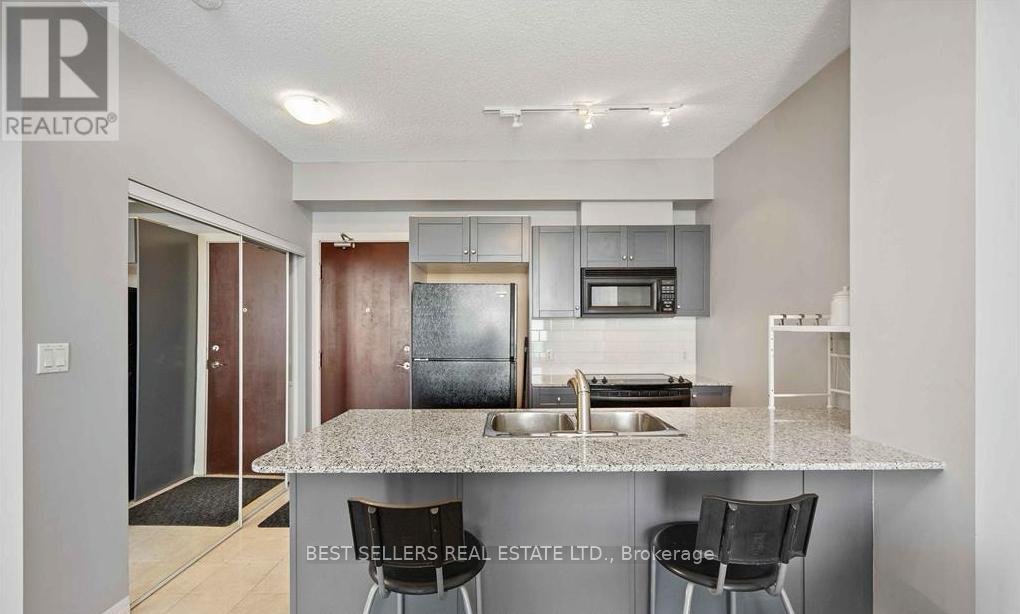 1802 - 1359 Rathburn Road E, Mississauga, Ontario  L4W 5P7 - Photo 16 - W12809582