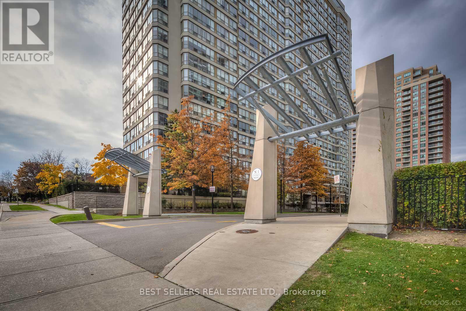 1802 - 1359 Rathburn Road E, Mississauga, Ontario  L4W 5P7 - Photo 3 - W12809582