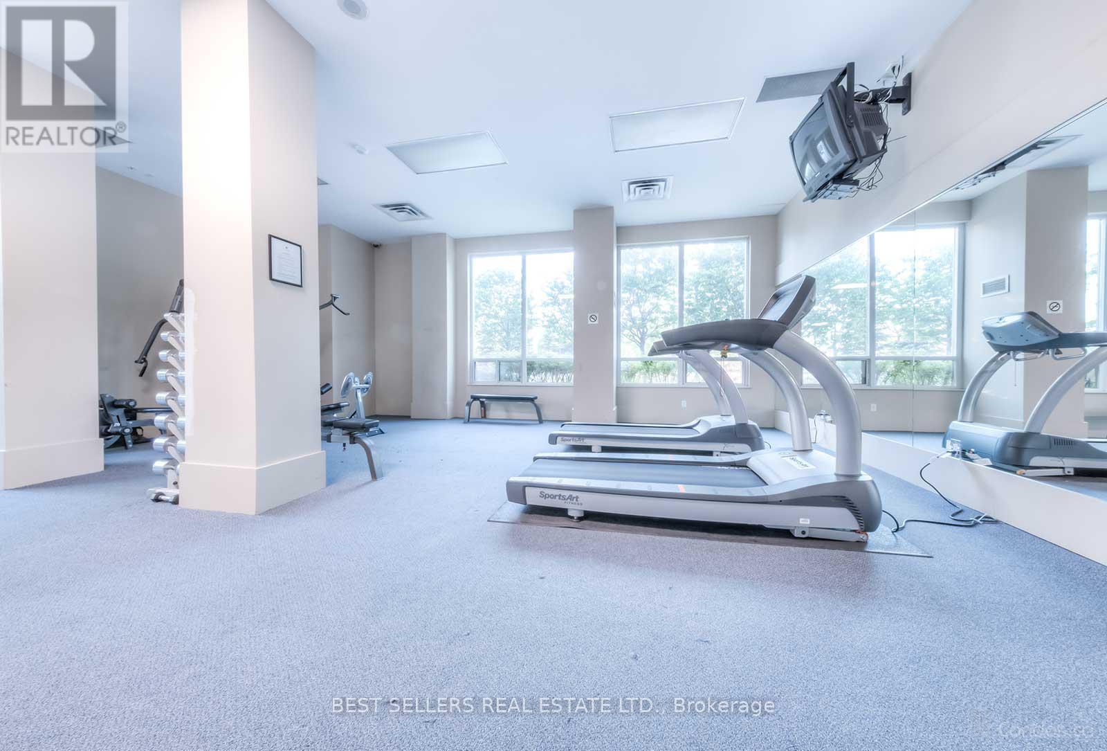 1802 - 1359 Rathburn Road E, Mississauga, Ontario  L4W 5P7 - Photo 4 - W12809582