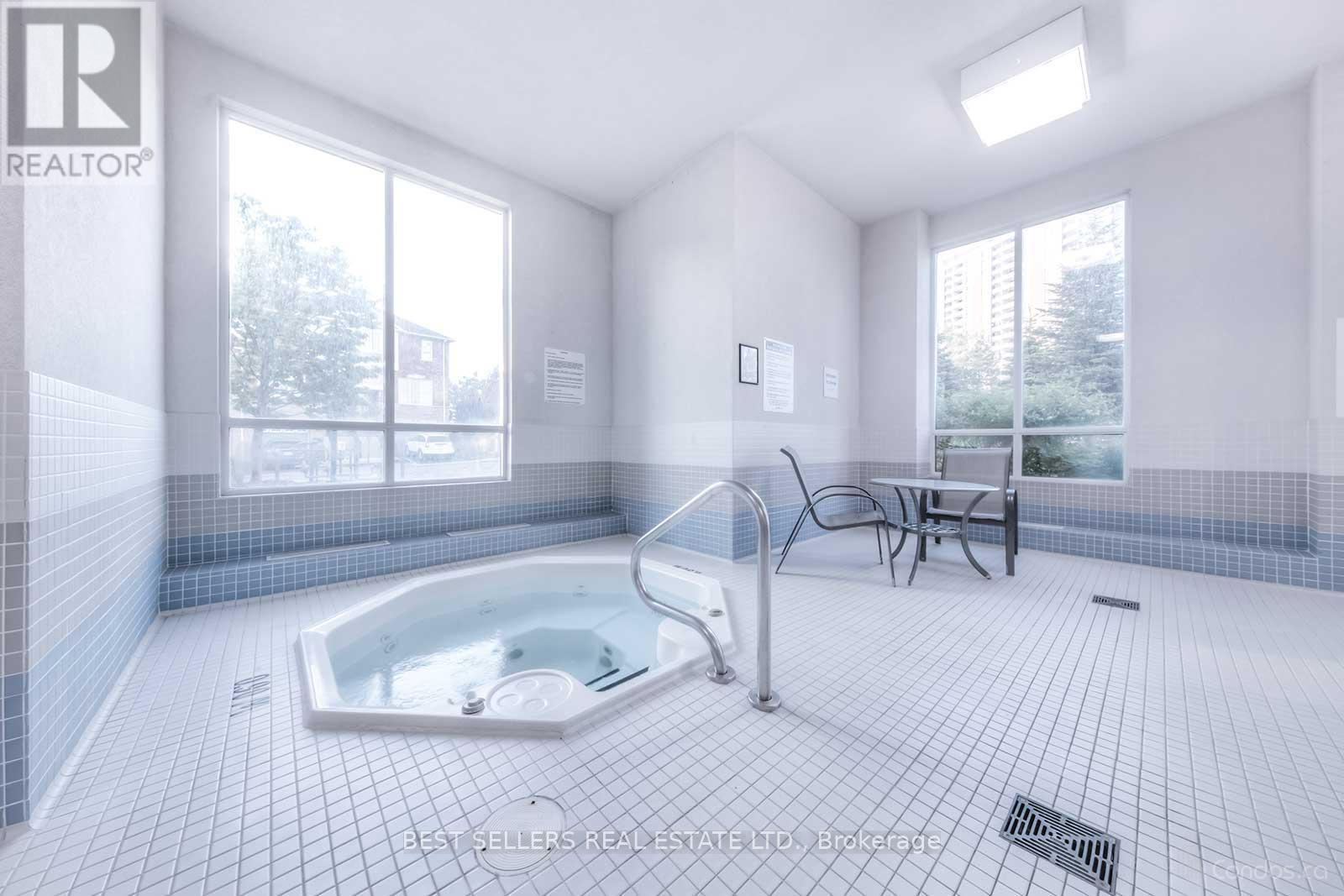 1802 - 1359 Rathburn Road E, Mississauga, Ontario  L4W 5P7 - Photo 7 - W12809582