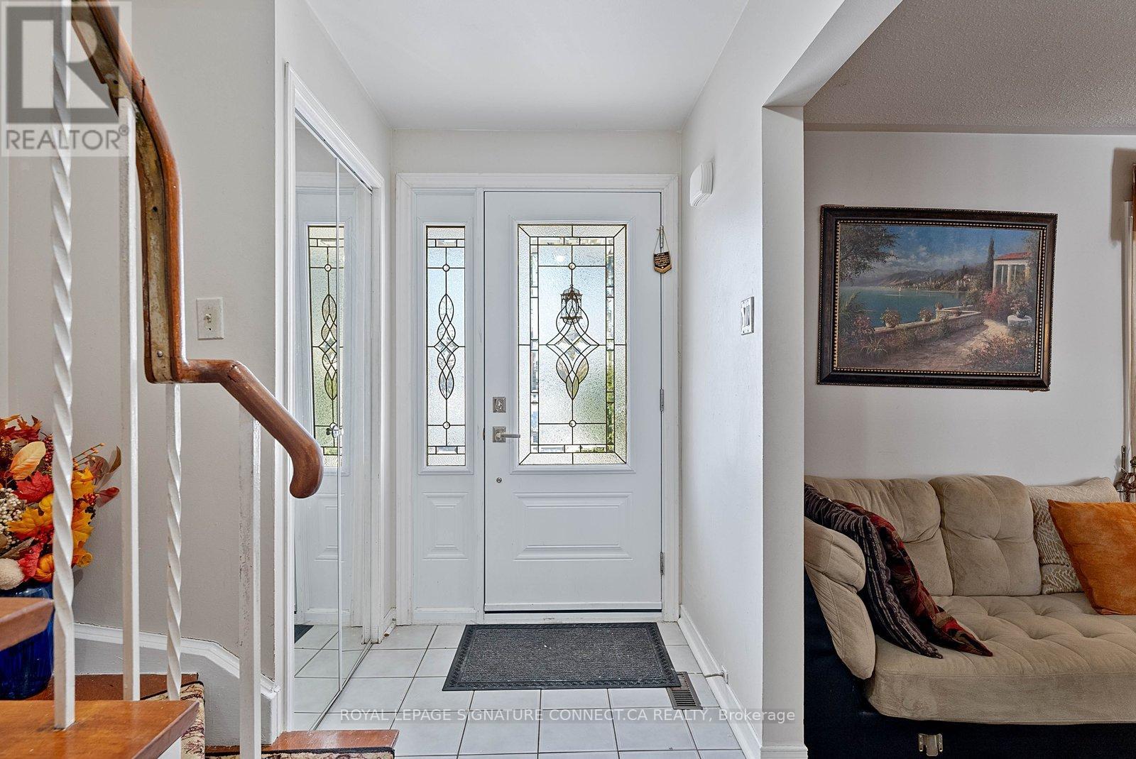 55 Braemar Drive, Brampton, Ontario  L6T 2L5 - Photo 5 - W12809584