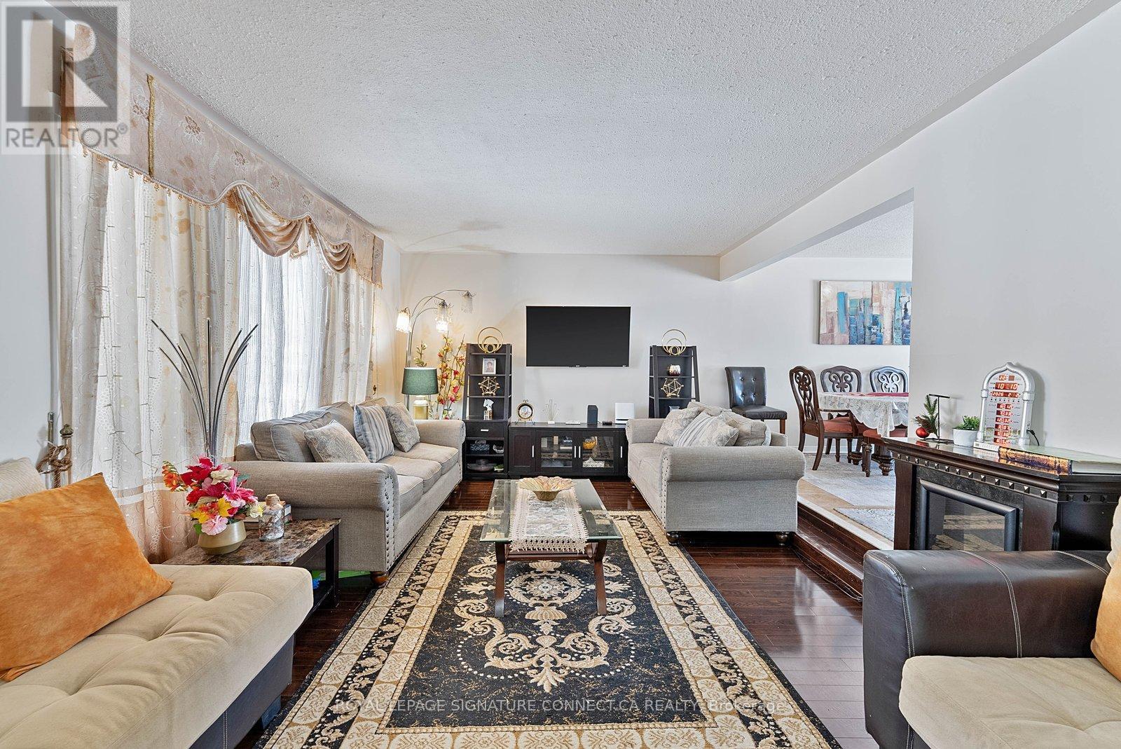 55 Braemar Drive, Brampton, Ontario  L6T 2L5 - Photo 6 - W12809584