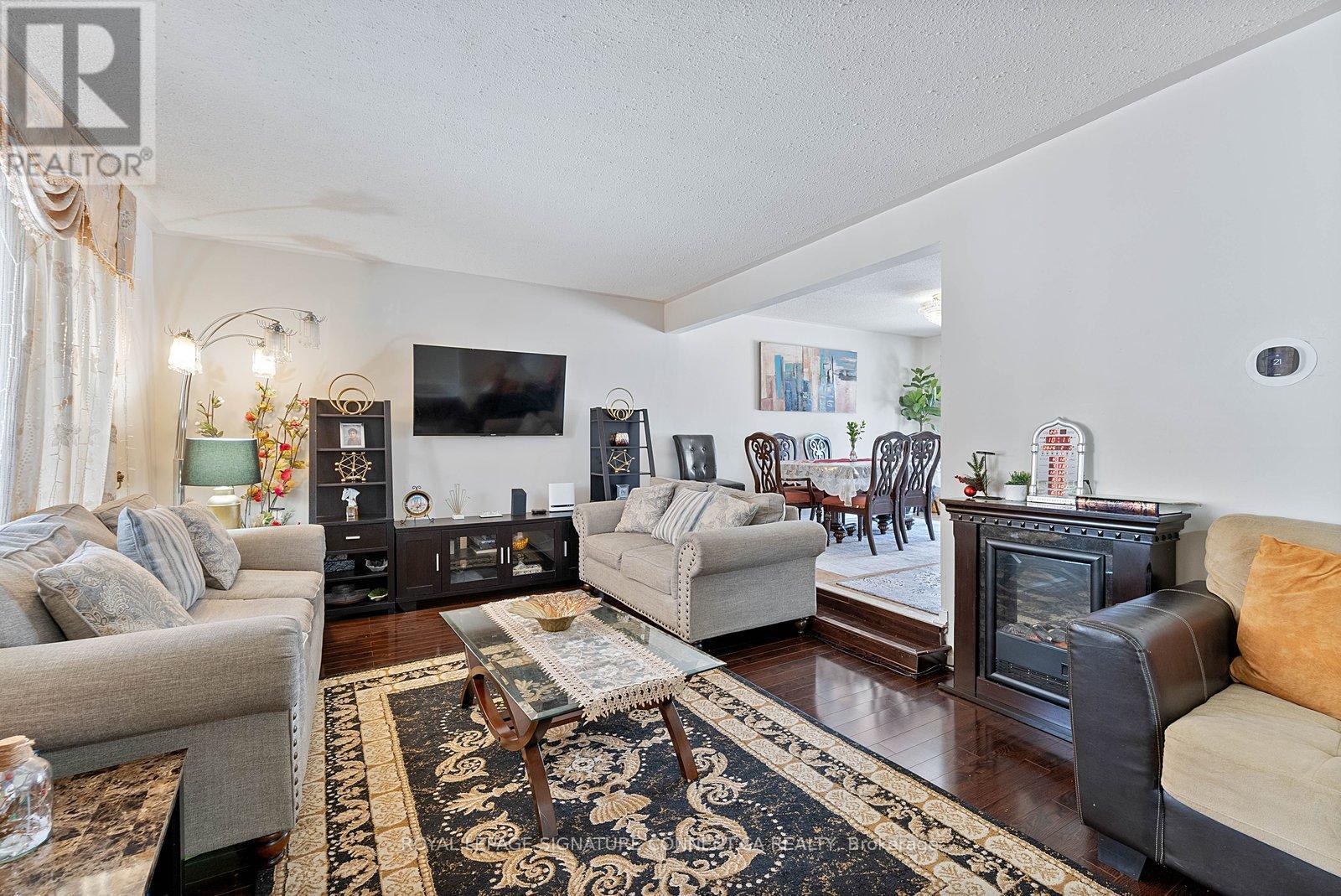 55 Braemar Drive, Brampton, Ontario  L6T 2L5 - Photo 7 - W12809584