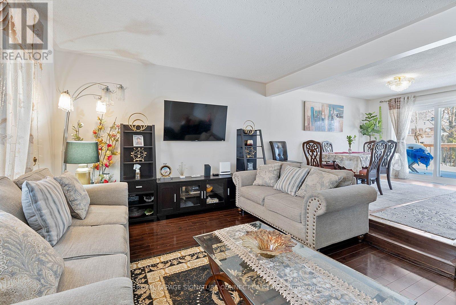 55 Braemar Drive, Brampton, Ontario  L6T 2L5 - Photo 8 - W12809584