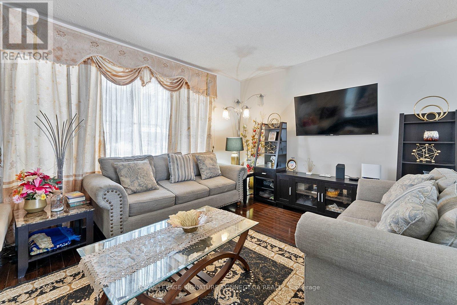 55 Braemar Drive, Brampton, Ontario  L6T 2L5 - Photo 9 - W12809584