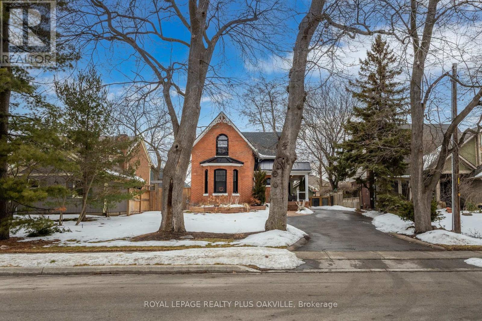 1161 Lockhart Road, Burlington, Ontario  L7S 1G8 - Photo 2 - W12809592