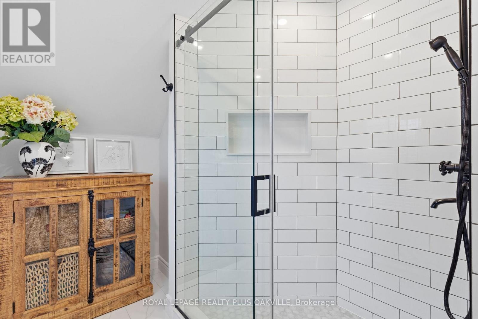 1161 Lockhart Road, Burlington, Ontario  L7S 1G8 - Photo 33 - W12809592