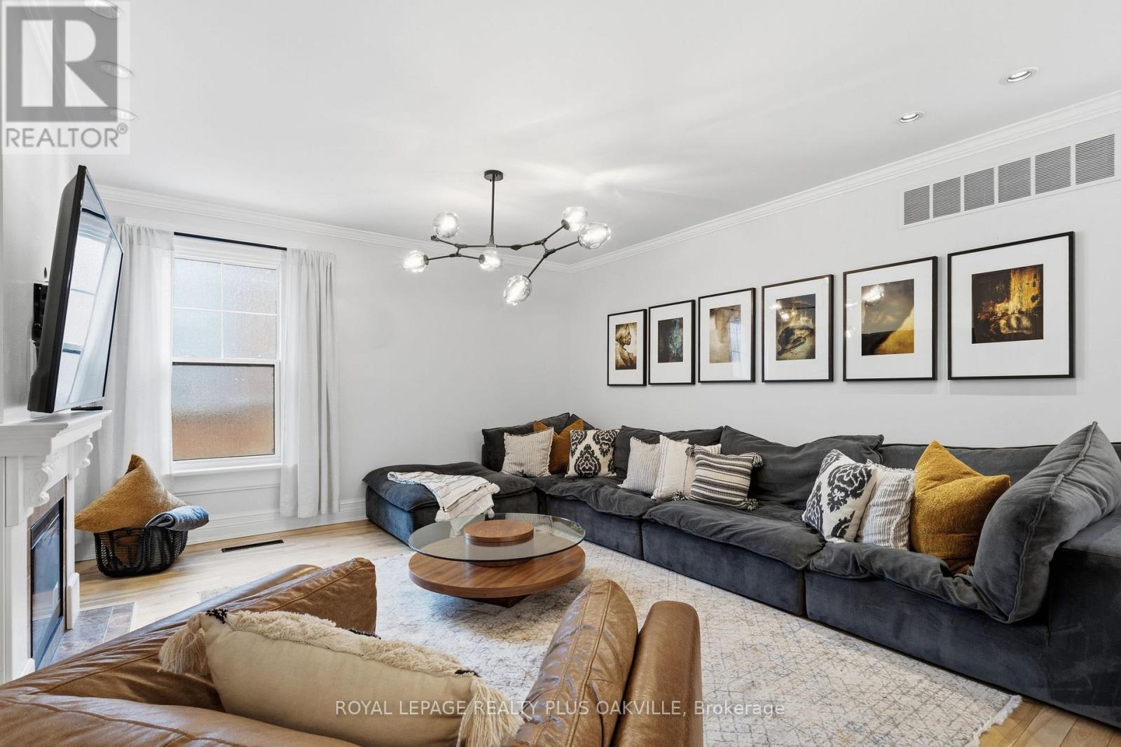 1161 Lockhart Road, Burlington, Ontario  L7S 1G8 - Photo 9 - W12809592