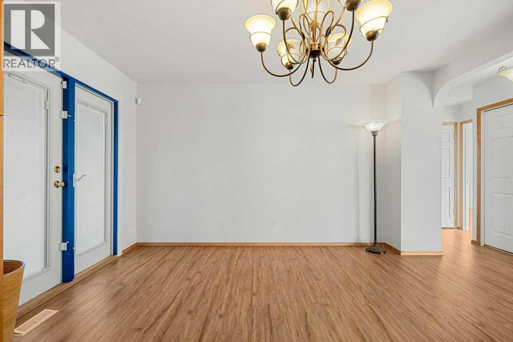 36 Doverthorn Place Se, Calgary, Alberta  T2B 2B8 - Photo 7 - A2287627