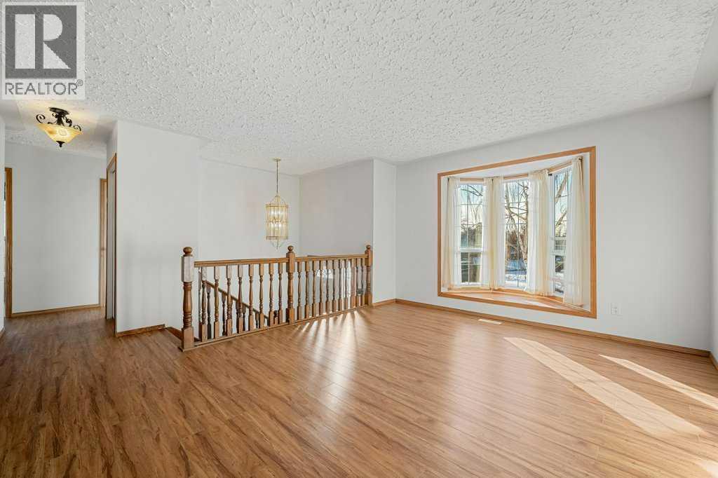 36 Doverthorn Place Se, Calgary, Alberta  T2B 2B8 - Photo 3 - A2287627