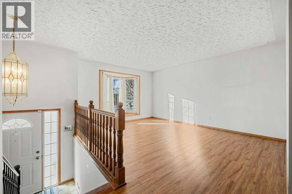 36 Doverthorn Place Se, Calgary, Alberta  T2B 2B8 - Photo 2 - A2287627