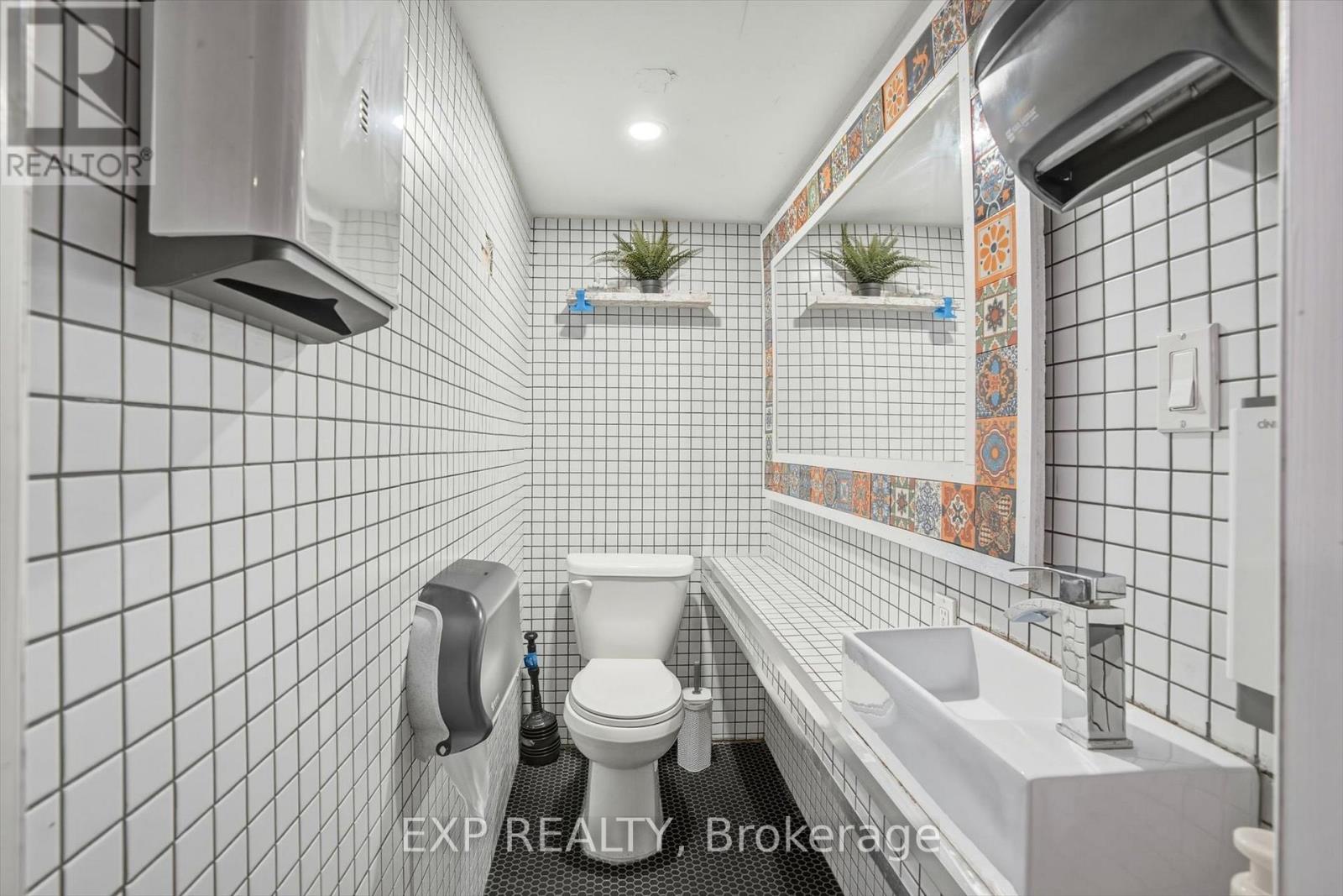 1263 Queen Street W, Toronto, Ontario  M6K 1L5 - Photo 25 - W12809604