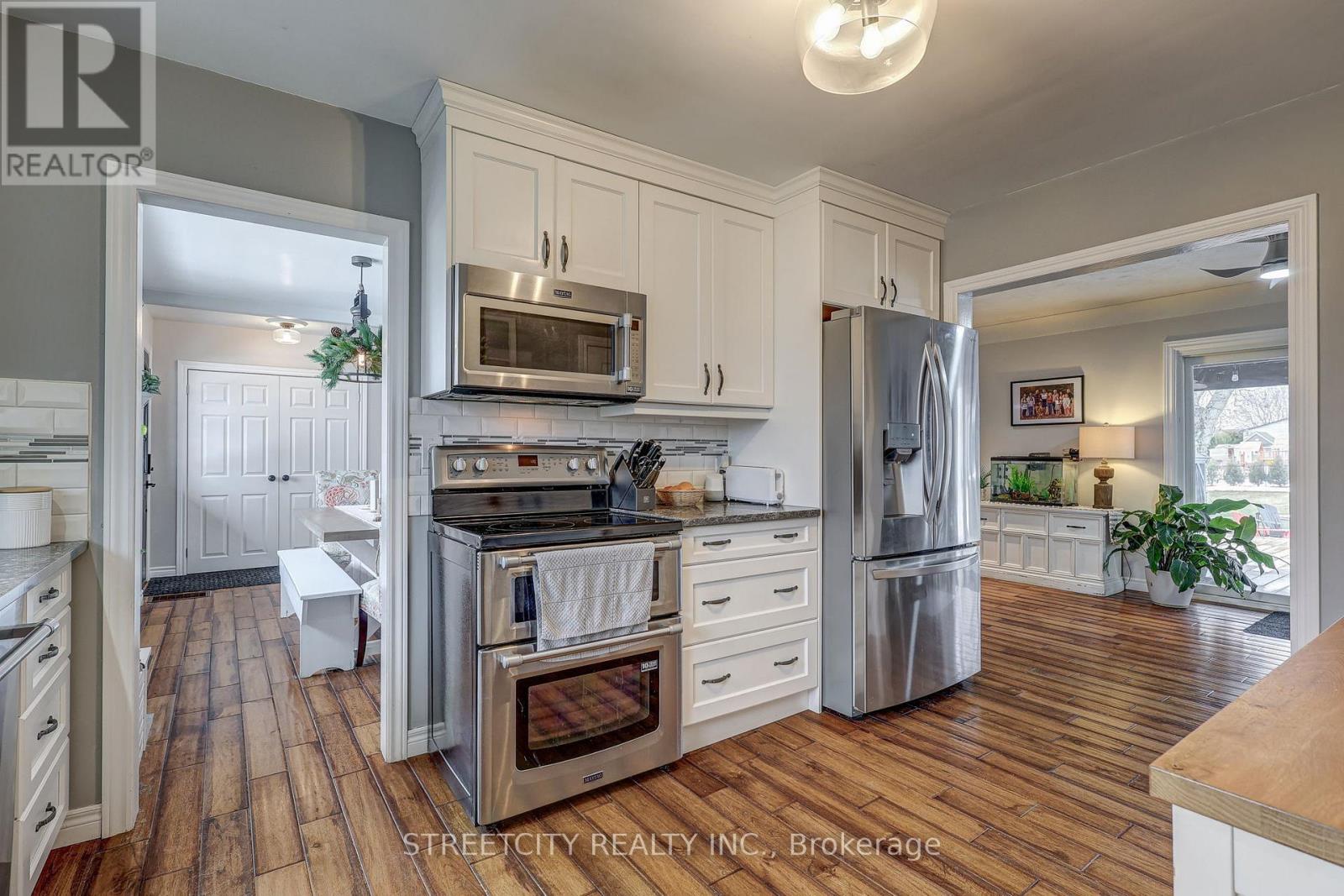 183 Centennial Avenue, Central Elgin, Ontario  N5R 5B3 - Photo 10 - X12809632