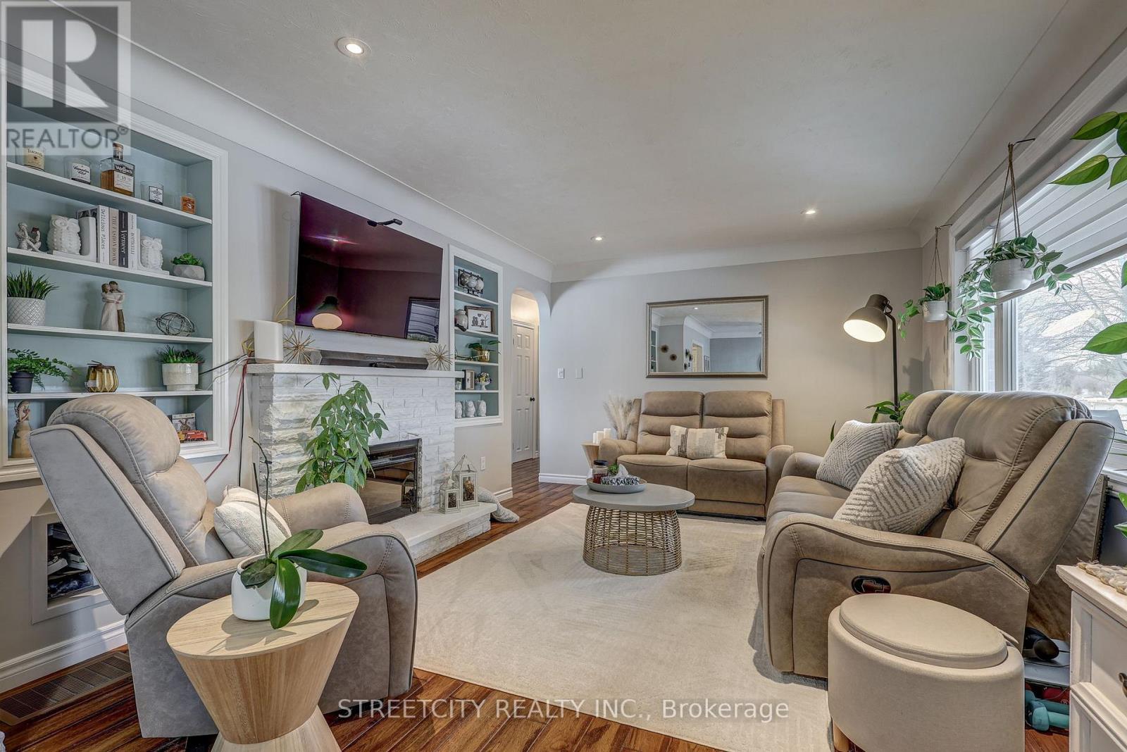 183 Centennial Avenue, Central Elgin, Ontario  N5R 5B3 - Photo 14 - X12809632