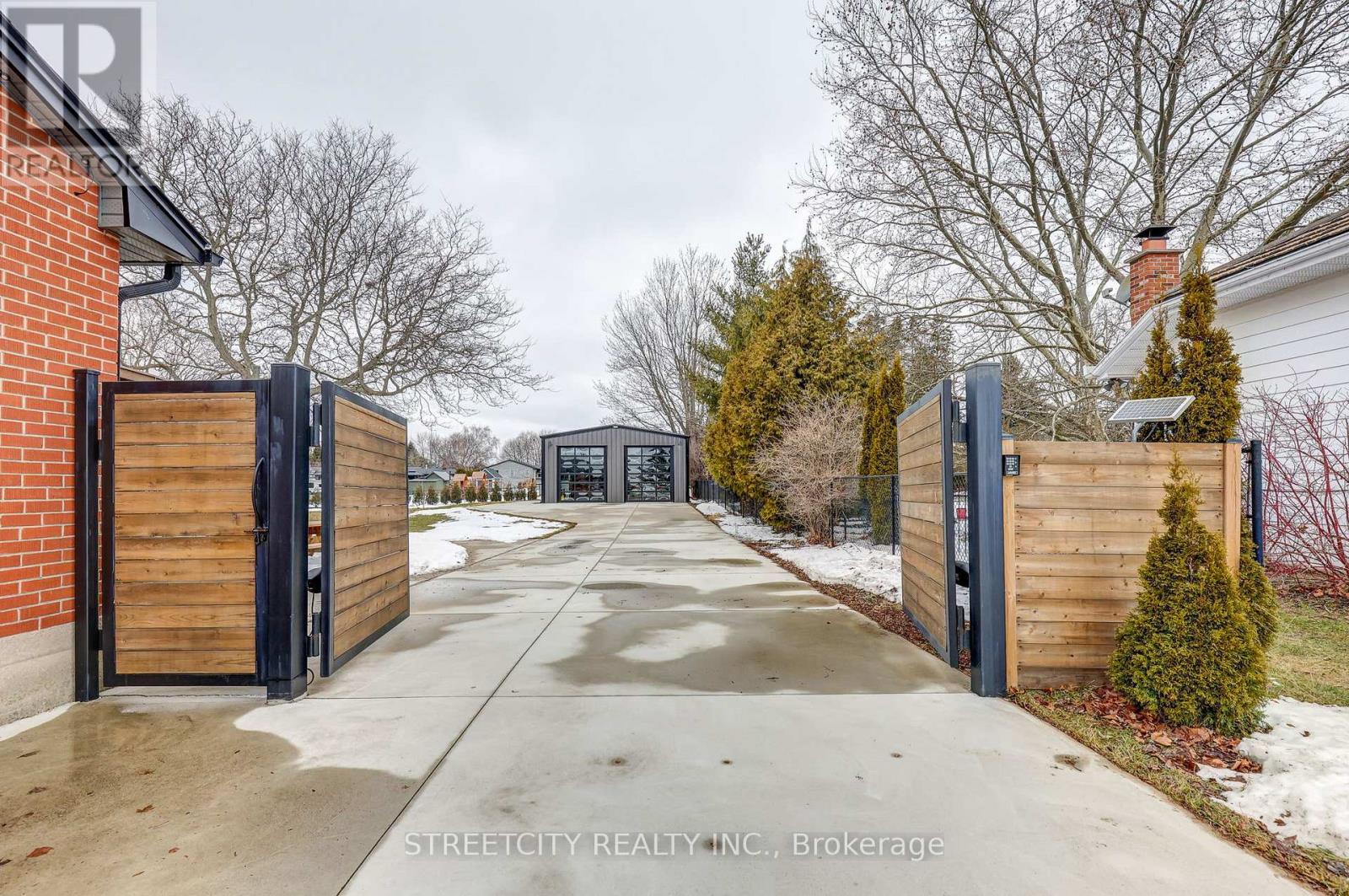 183 Centennial Avenue, Central Elgin, Ontario  N5R 5B3 - Photo 4 - X12809632