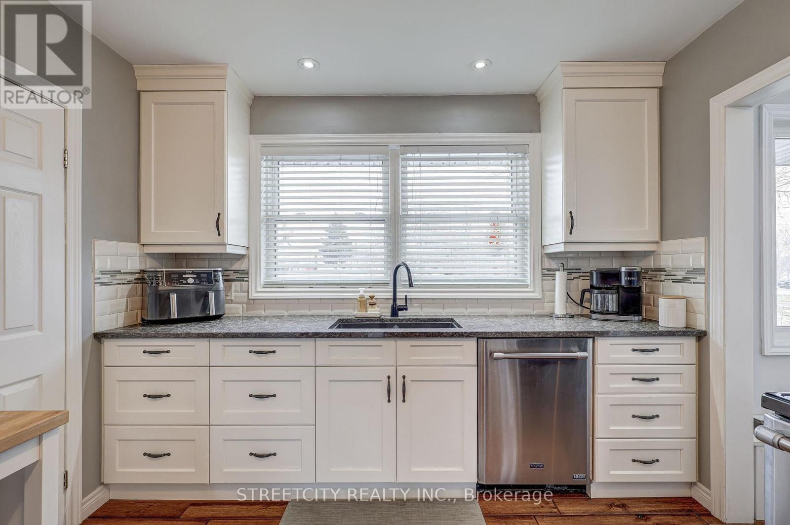 183 Centennial Avenue, Central Elgin, Ontario  N5R 5B3 - Photo 9 - X12809632