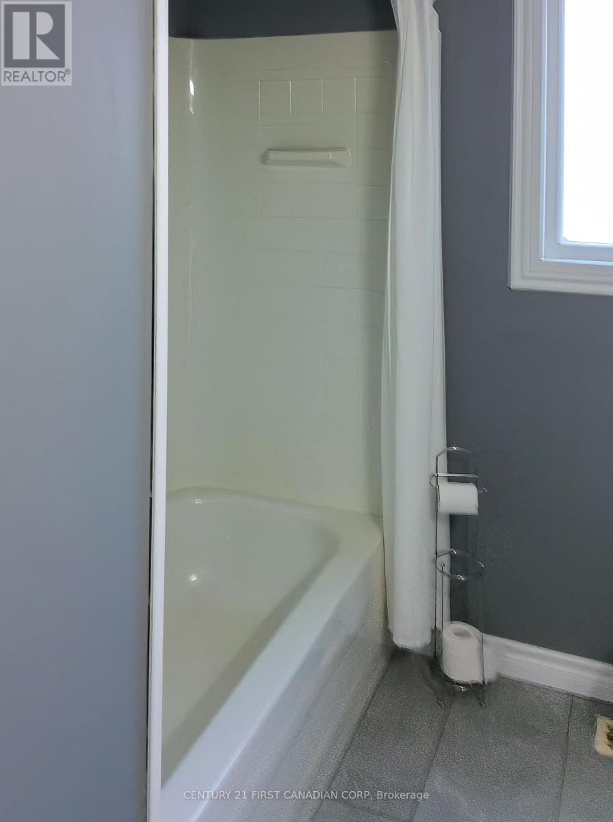 106 Angelo Drive, West Elgin, Ontario  N0L 2P0 - Photo 26 - X12461950