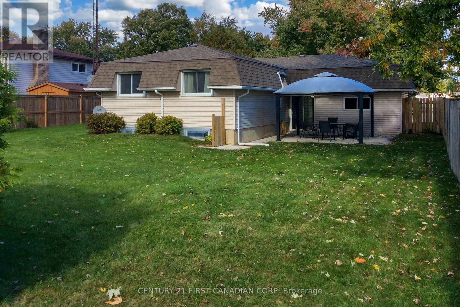 106 Angelo Drive, West Elgin, Ontario  N0L 2P0 - Photo 39 - X12461950