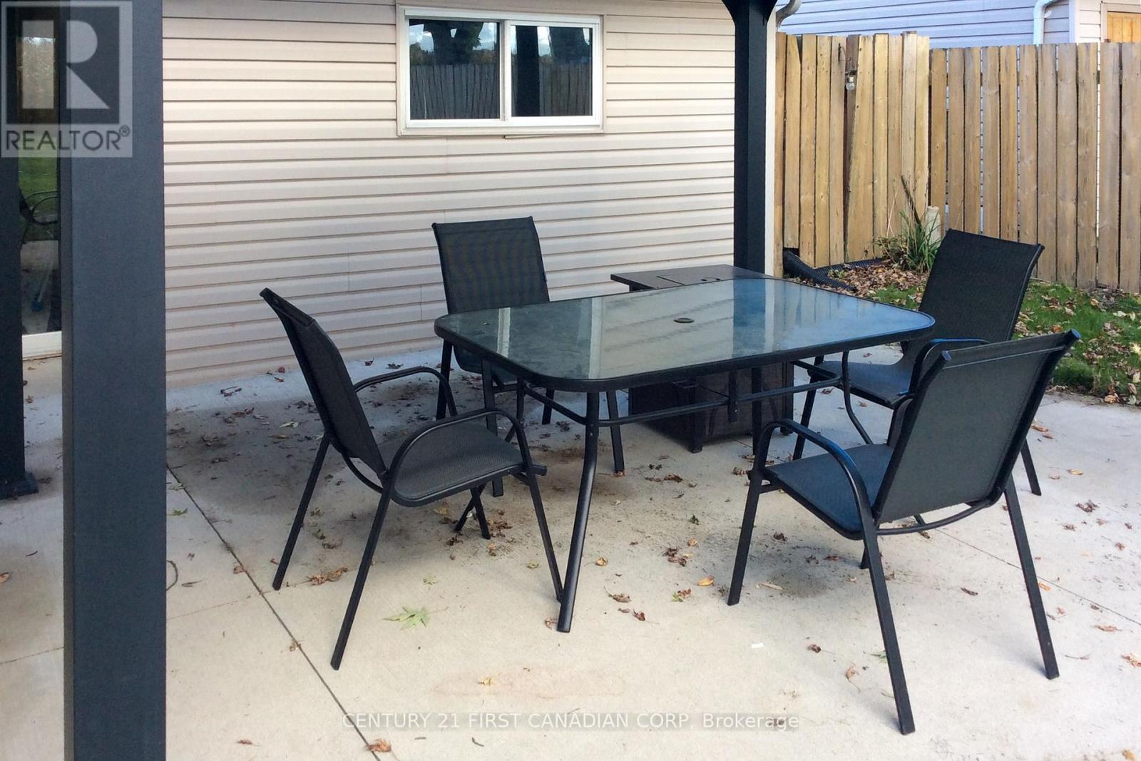 106 Angelo Drive, West Elgin, Ontario  N0L 2P0 - Photo 45 - X12461950