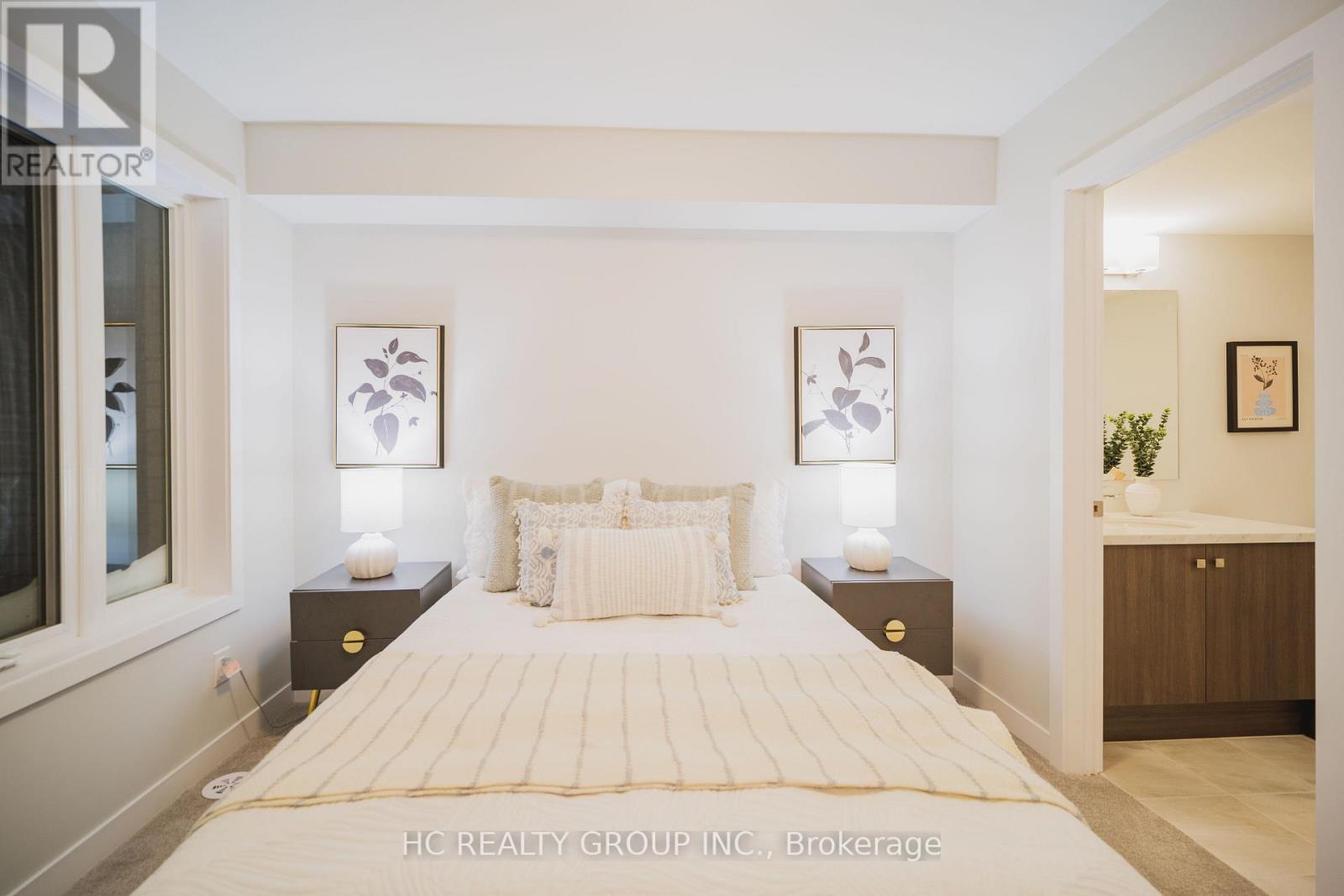 46 York Downs Boulevard, Markham, Ontario  L6C 3K3 - Photo 6 - N12809630