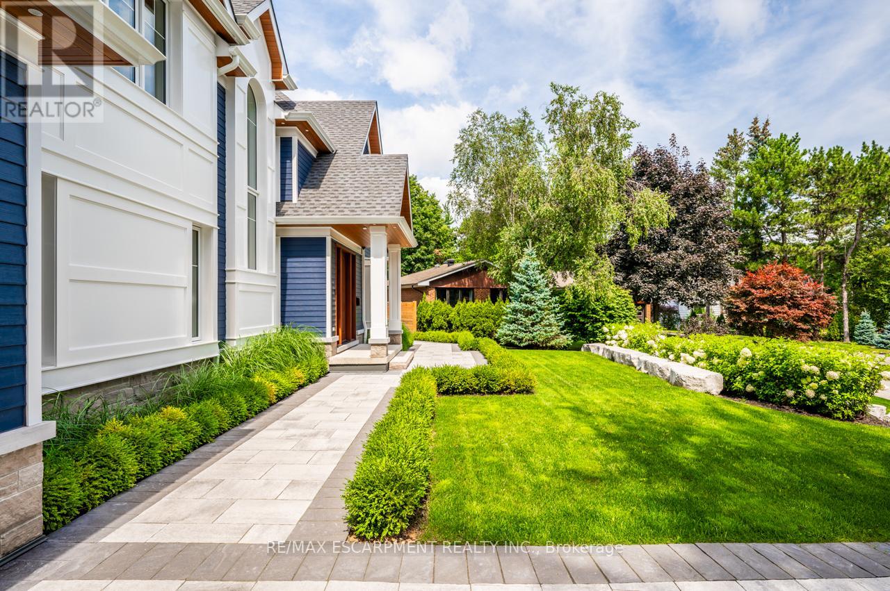 1618 Dogwood Trail, Mississauga, Ontario  L5G 3A5 - Photo 2 - W12809624