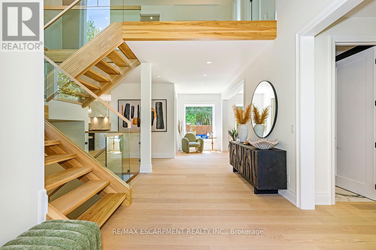 1618 Dogwood Trail, Mississauga, Ontario  L5G 3A5 - Photo 5 - W12809624