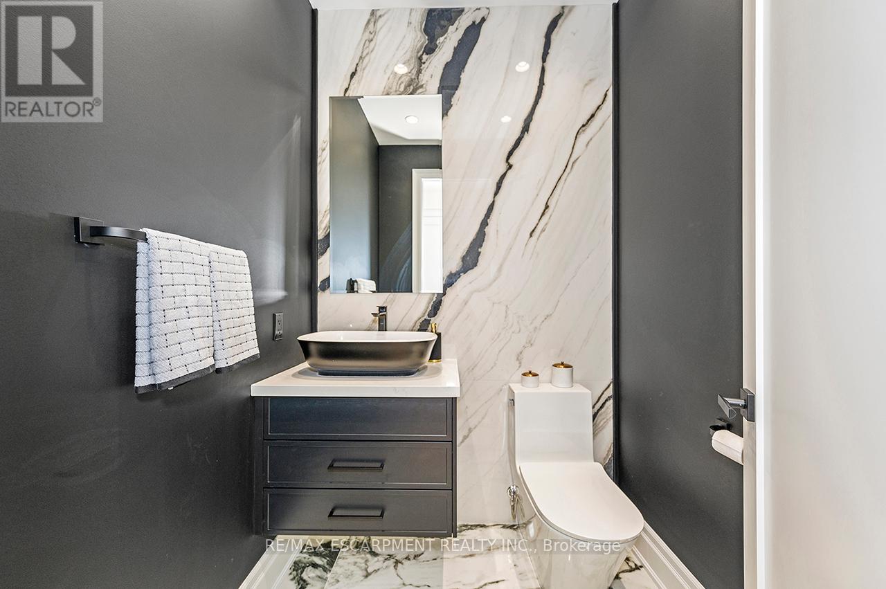 1618 Dogwood Trail, Mississauga, Ontario  L5G 3A5 - Photo 8 - W12809624