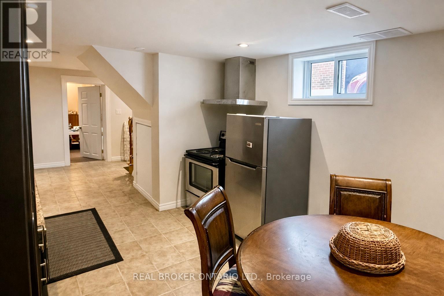 Lower - 1602 Coram Crescent, Mississauga, Ontario  L4X 1K9 - Photo 5 - W12809626