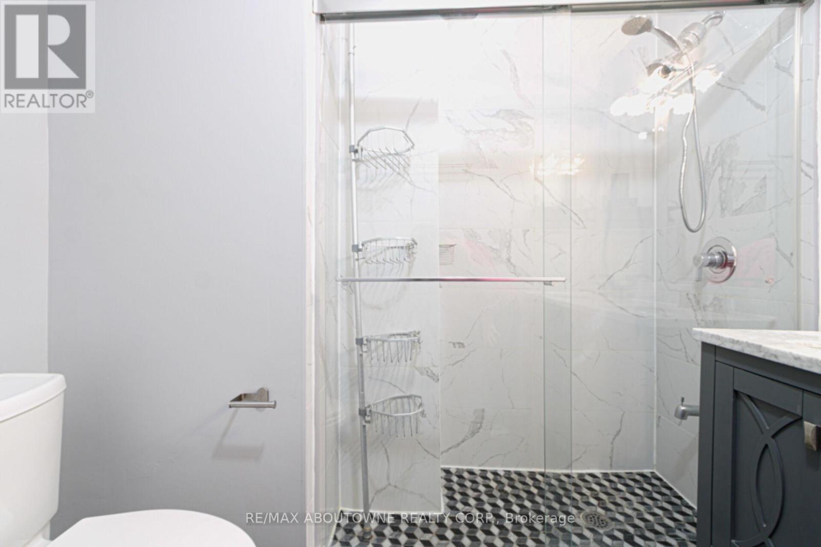 1601 Sandgate Crescent, Mississauga, Ontario  L5J 2E3 - Photo 14 - W12809628