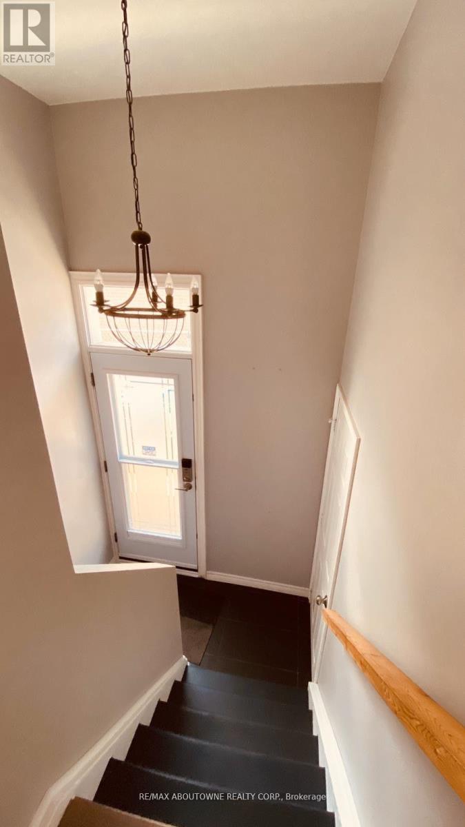 1601 Sandgate Crescent, Mississauga, Ontario  L5J 2E3 - Photo 22 - W12809628