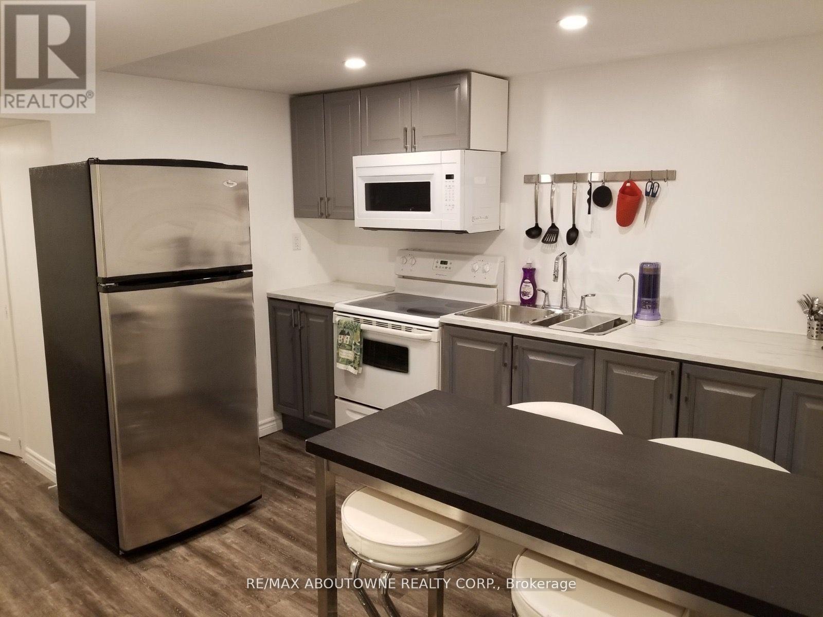 1601 Sandgate Crescent, Mississauga, Ontario  L5J 2E3 - Photo 24 - W12809628