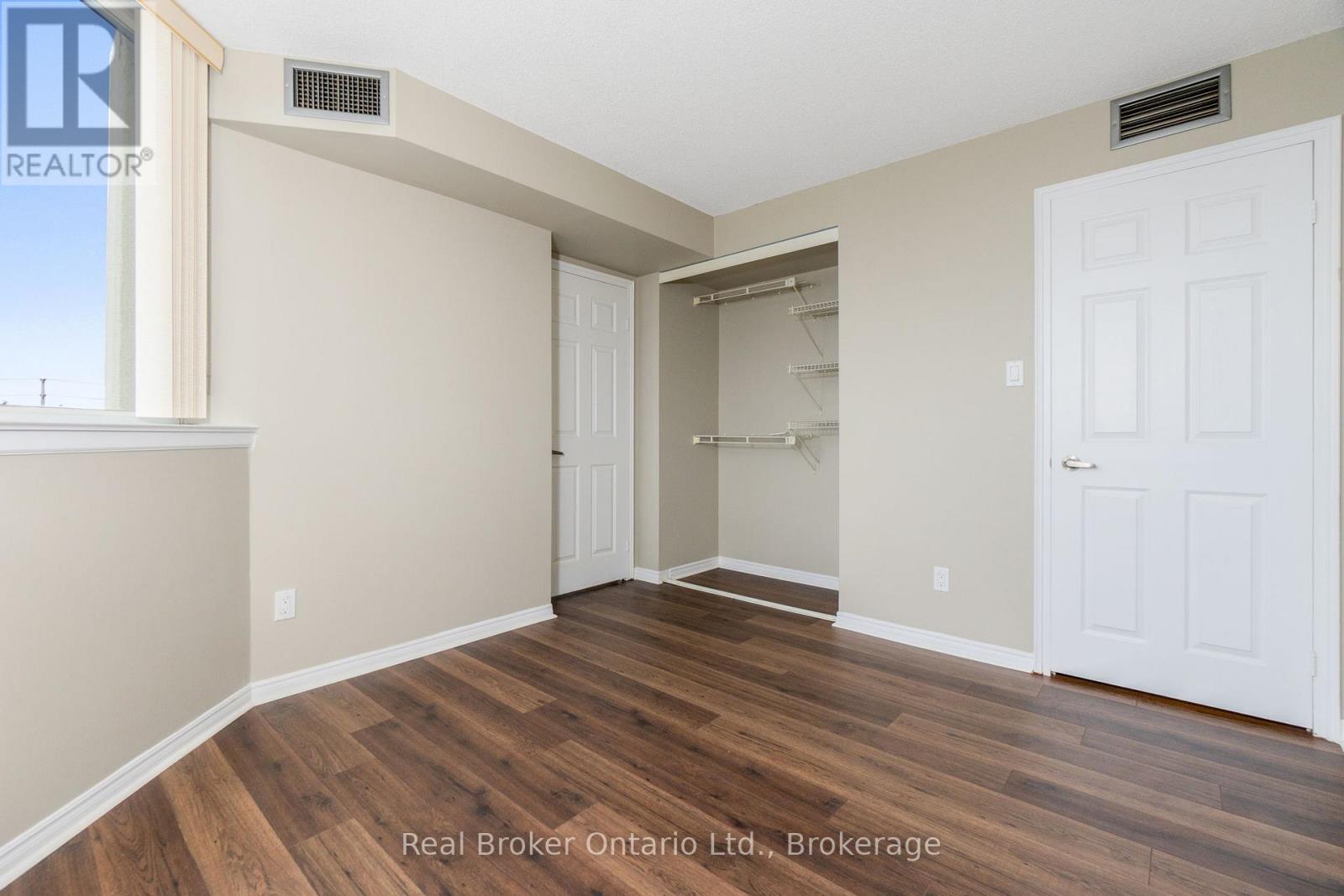 502 - 880 Dundas Street W, Mississauga, Ontario L5C 4H3 - Photo 18 - W12809638