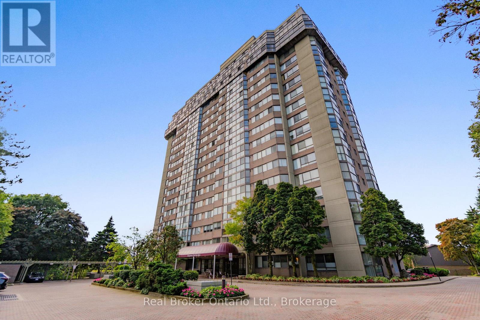 502 - 880 Dundas Street W, Mississauga, Ontario L5C 4H3 - Photo 2 - W12809638