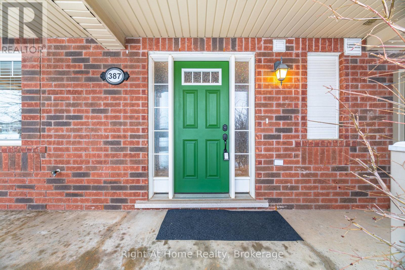 387 Cavanagh Lane, Milton, Ontario  L9T 8J9 - Photo 3 - W12809622