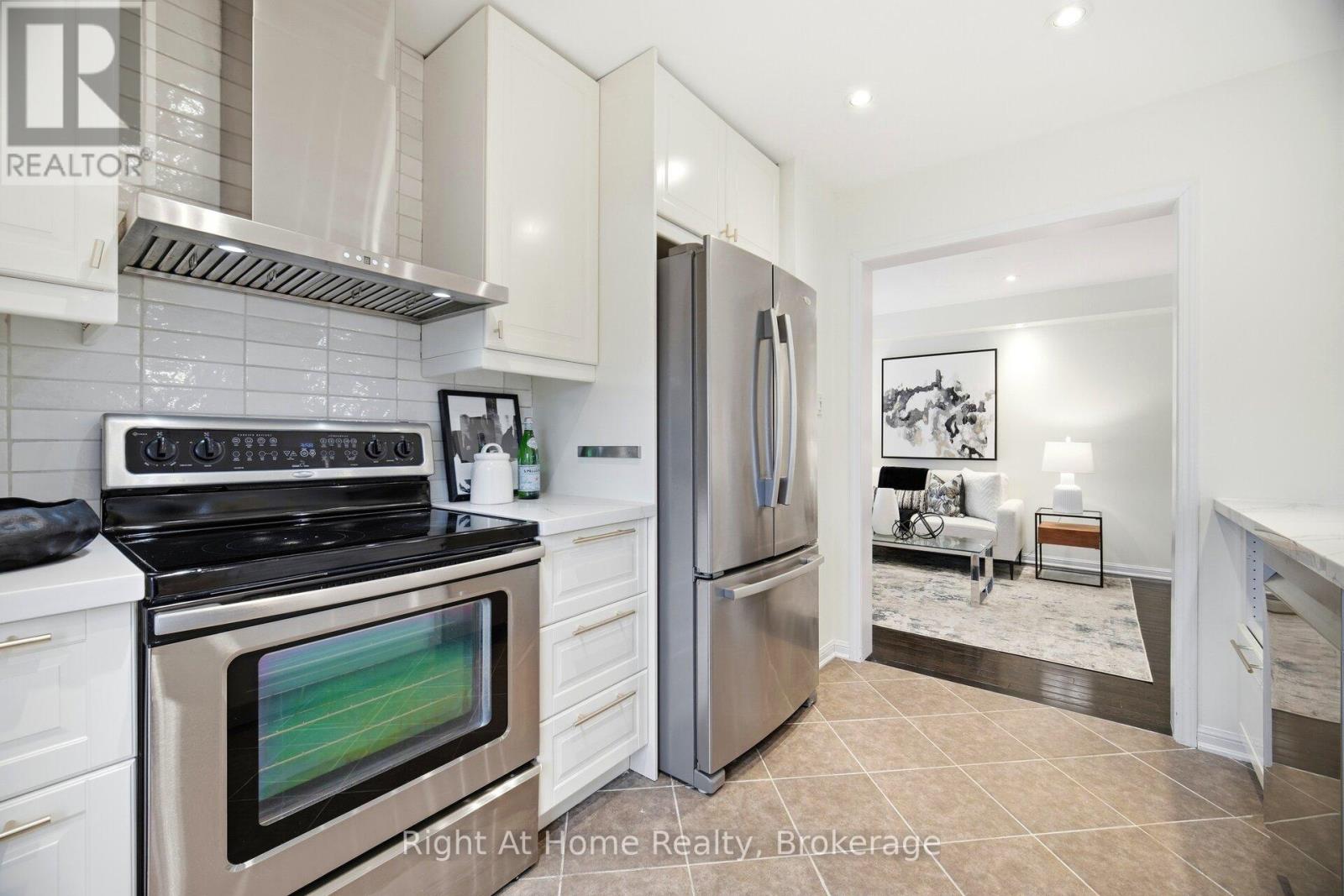 387 Cavanagh Lane, Milton, Ontario  L9T 8J9 - Photo 16 - W12809622