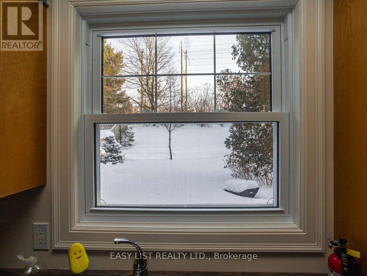 73 Hobart Crescent, Ottawa, Ontario  K2H 5S3 - Photo 12 - X12809642