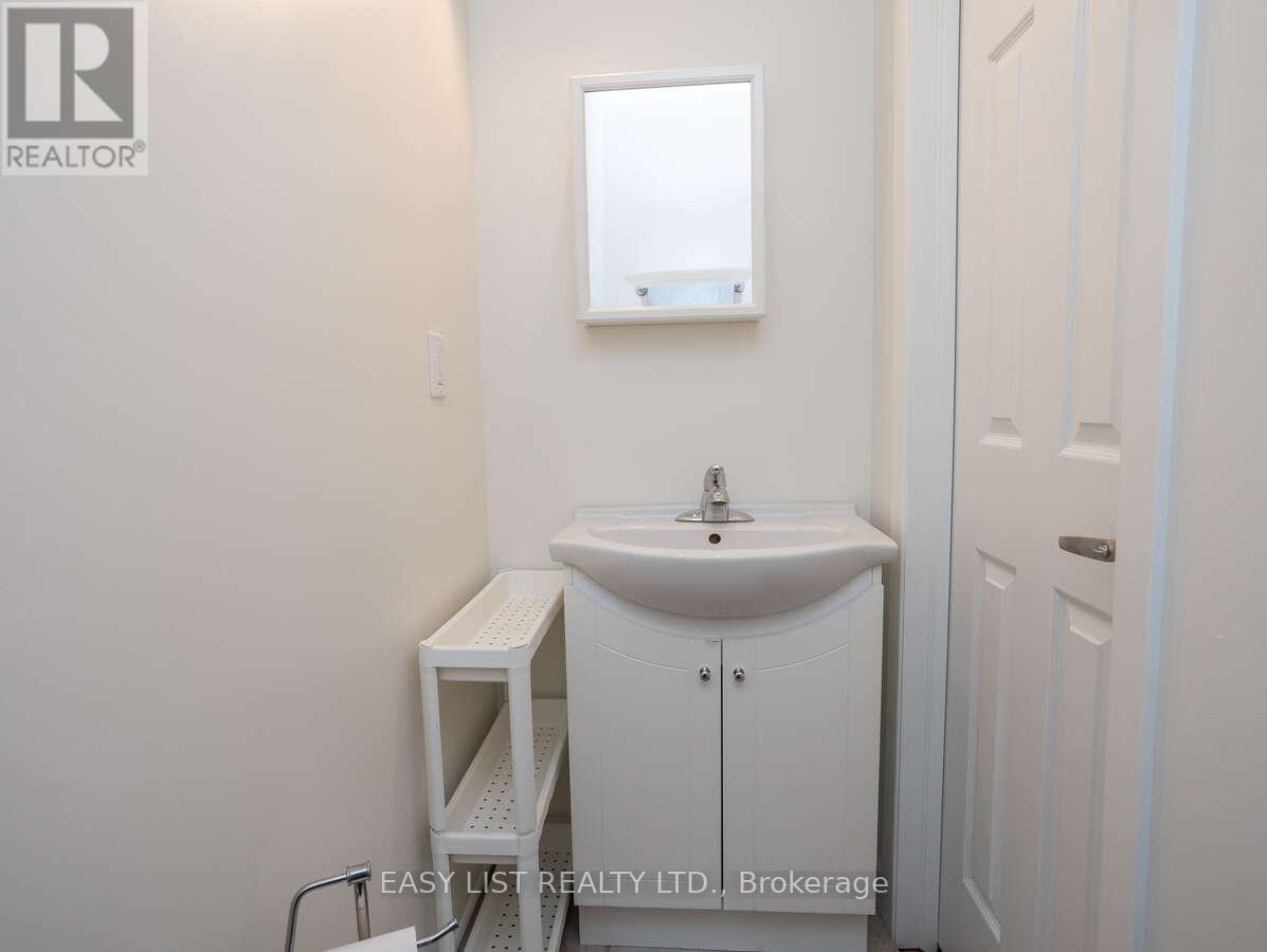 73 Hobart Crescent, Ottawa, Ontario  K2H 5S3 - Photo 14 - X12809642
