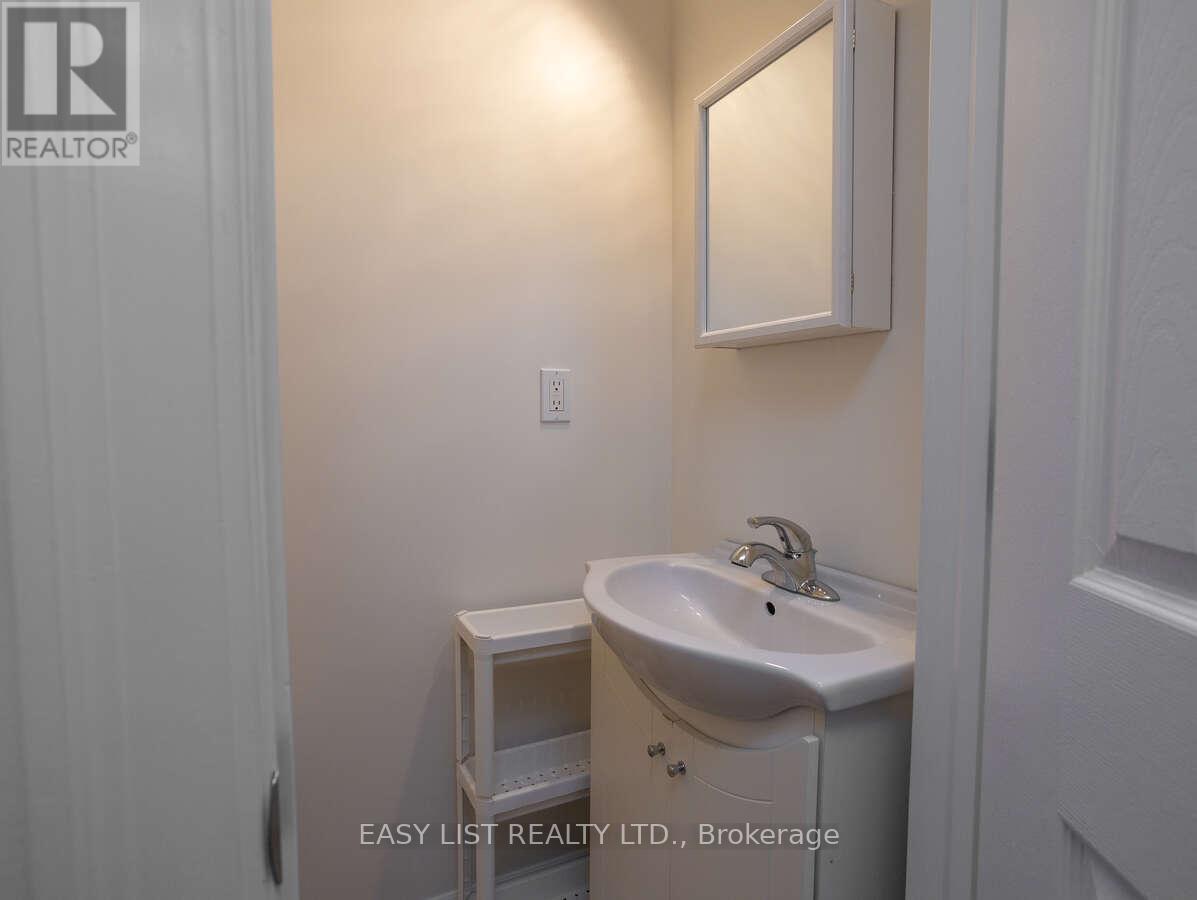 73 Hobart Crescent, Ottawa, Ontario  K2H 5S3 - Photo 15 - X12809642