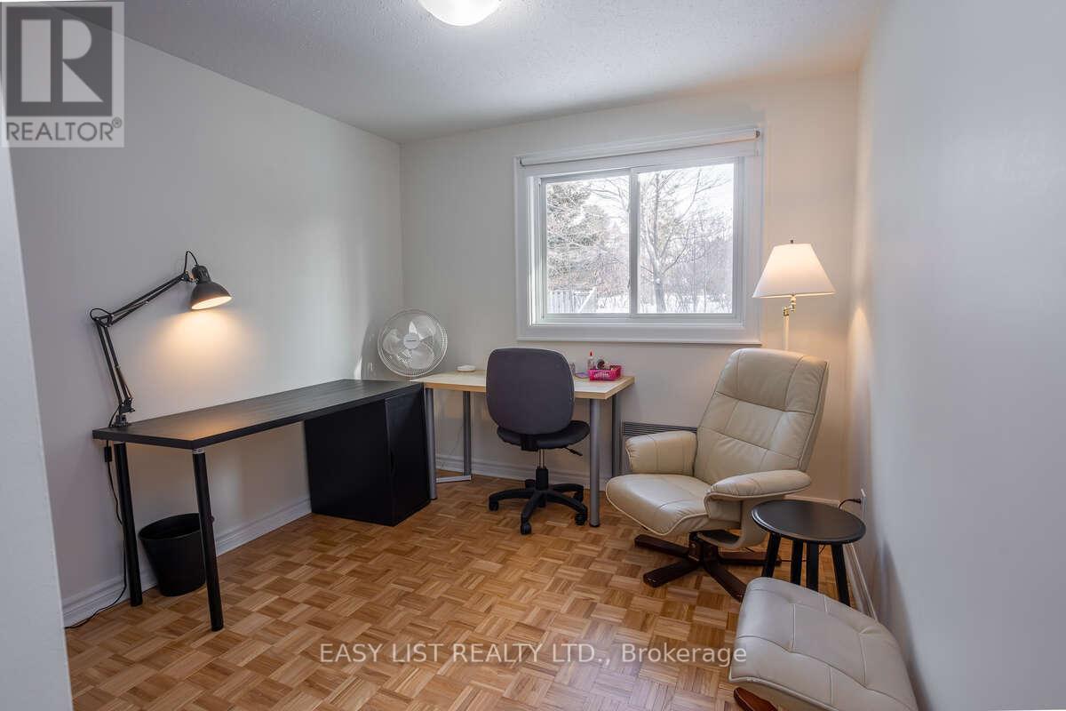 73 Hobart Crescent, Ottawa, Ontario  K2H 5S3 - Photo 24 - X12809642