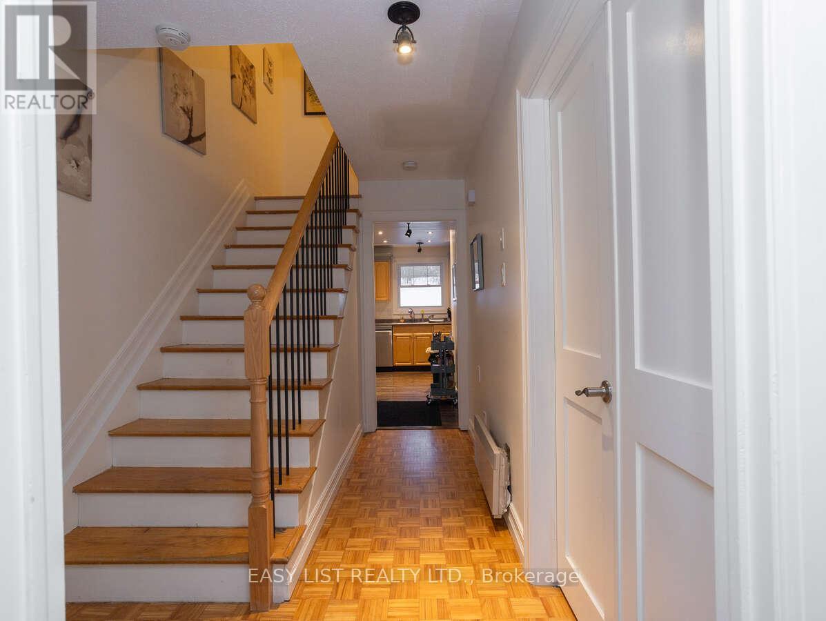 73 Hobart Crescent, Ottawa, Ontario  K2H 5S3 - Photo 6 - X12809642