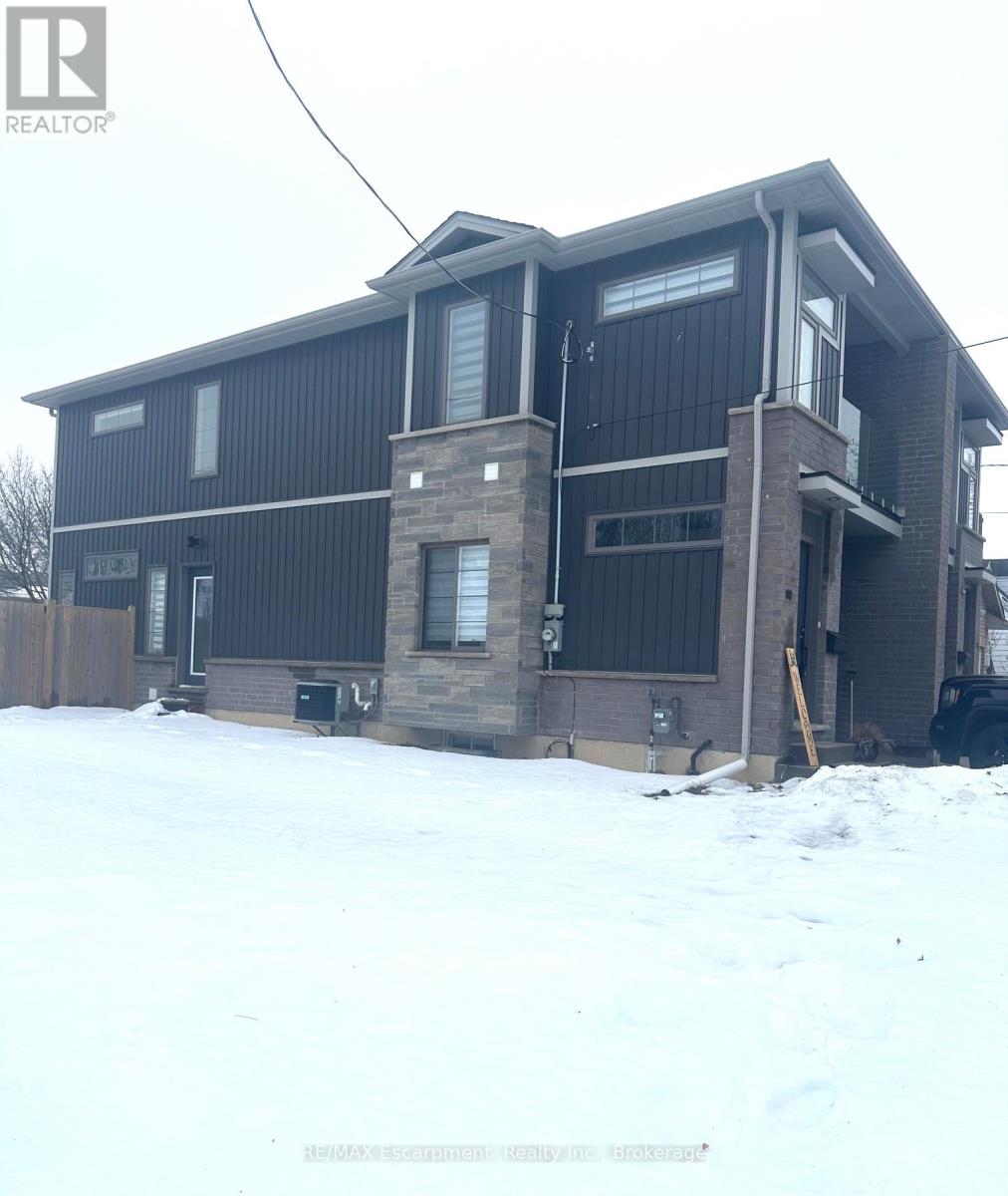 60 Park Avenue, St. Catharines, Ontario  L2P 1R2 - Photo 2 - X12792978